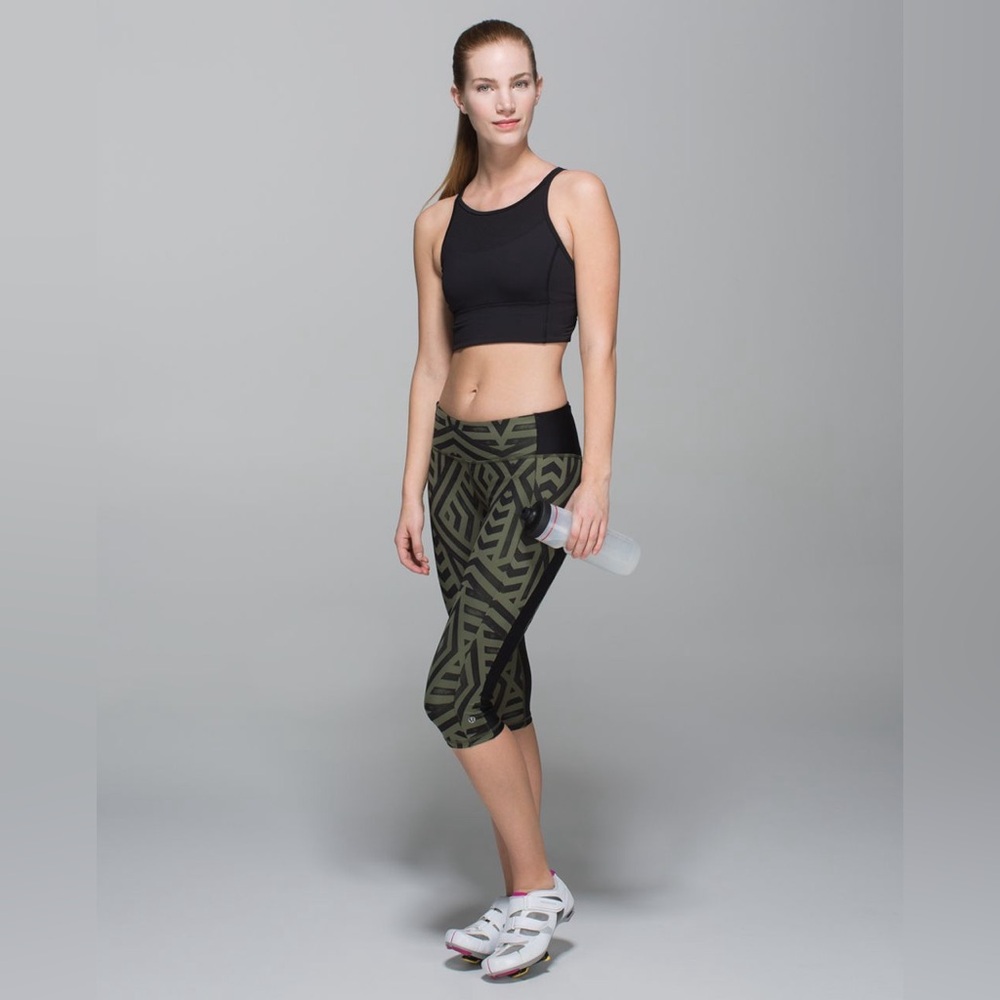 Lululemon Athletica Green Chevron Shuffle Black Clip in Crop Leggings size 6 EUC - Picture 6 of 15